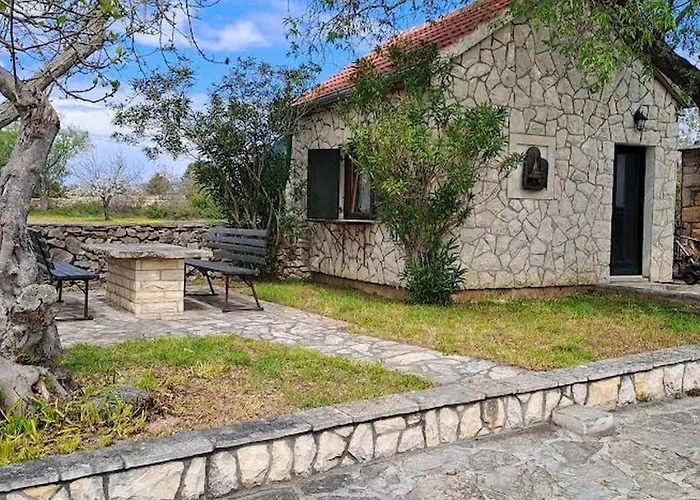 Family Friendly House With A Swimming Pool Benkovac, Zagora - 21720 Casa de Férias Benkovac