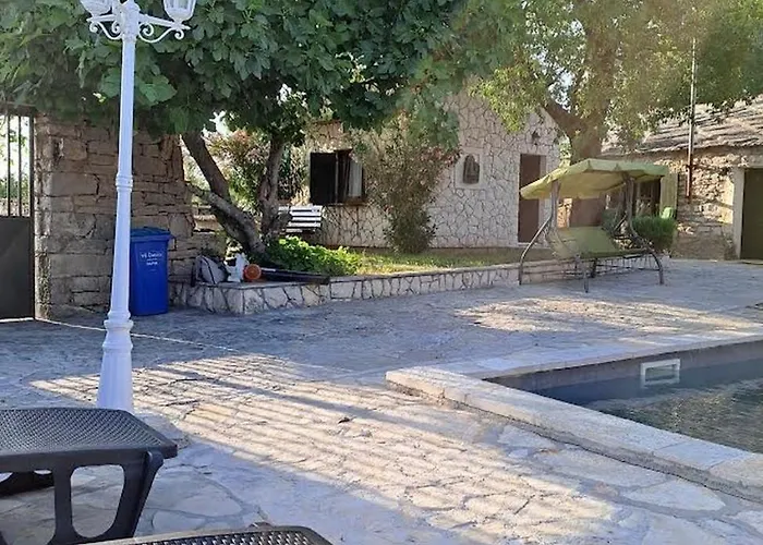 Family Friendly House With A Swimming Pool Benkovac, Zagora - 21720 Casa de Férias Benkovac